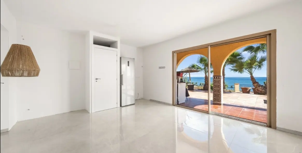 Продажа  отдельно стоящей виллы в Estepona 12