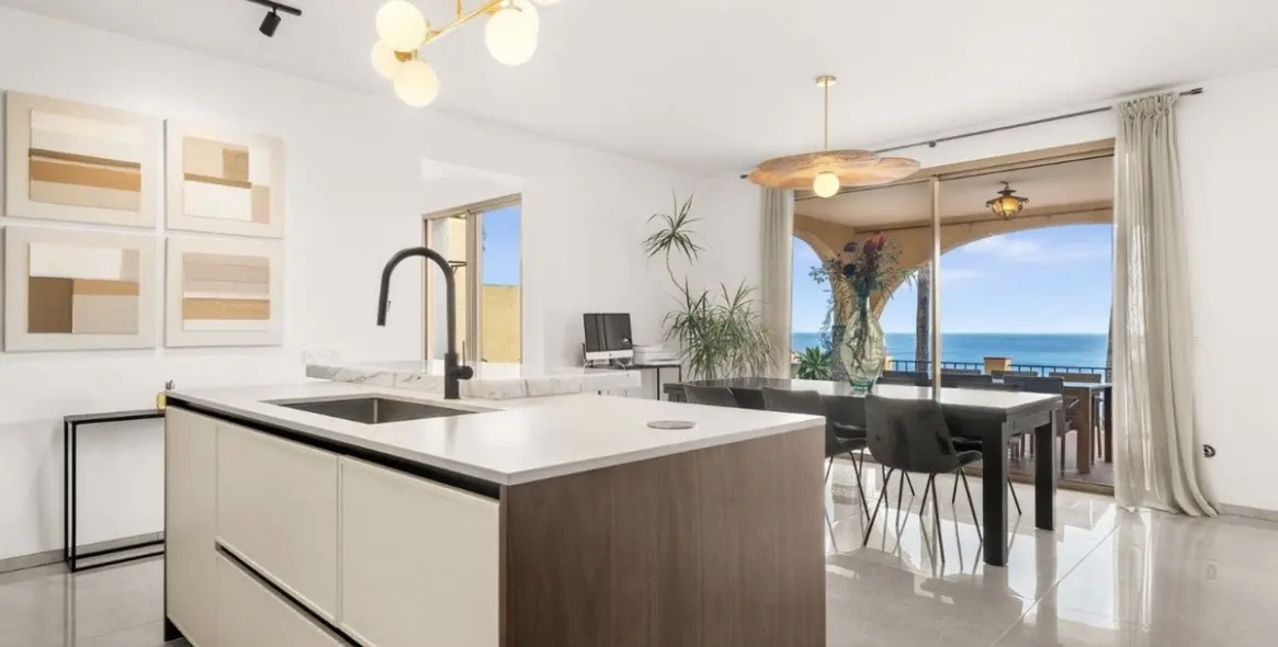 Продажа  отдельно стоящей виллы в Estepona 14