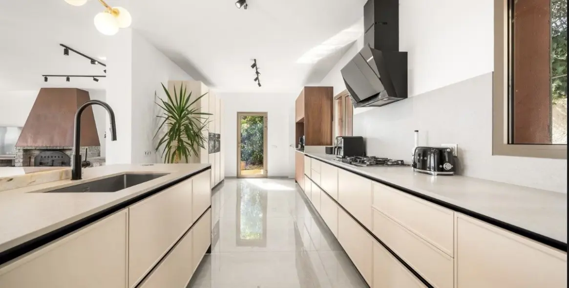 Продажа  отдельно стоящей виллы в Estepona 15