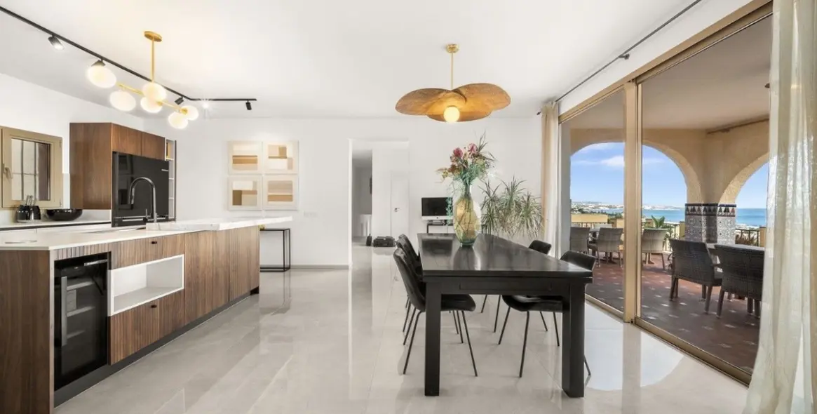 Продажа  отдельно стоящей виллы в Estepona 16