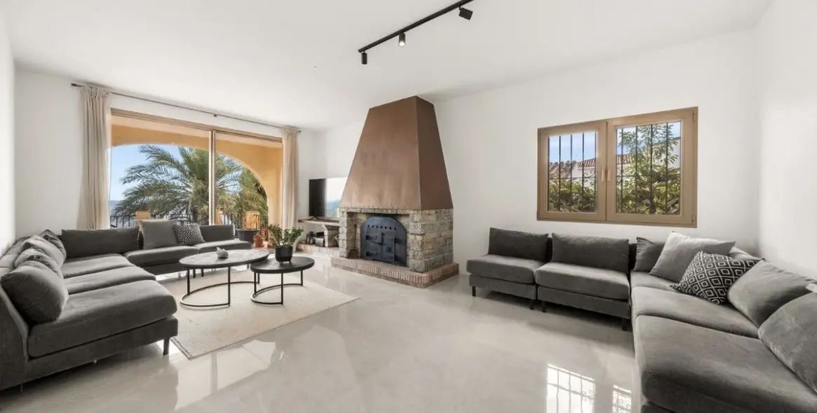 Продажа  отдельно стоящей виллы в Estepona 17