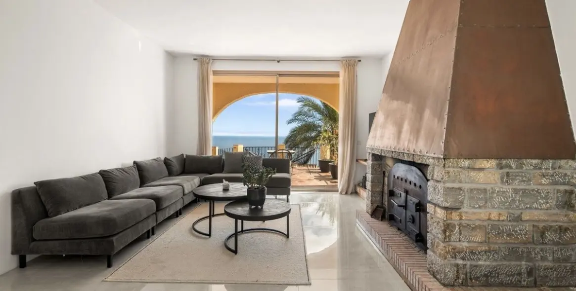 Продажа  отдельно стоящей виллы в Estepona 18