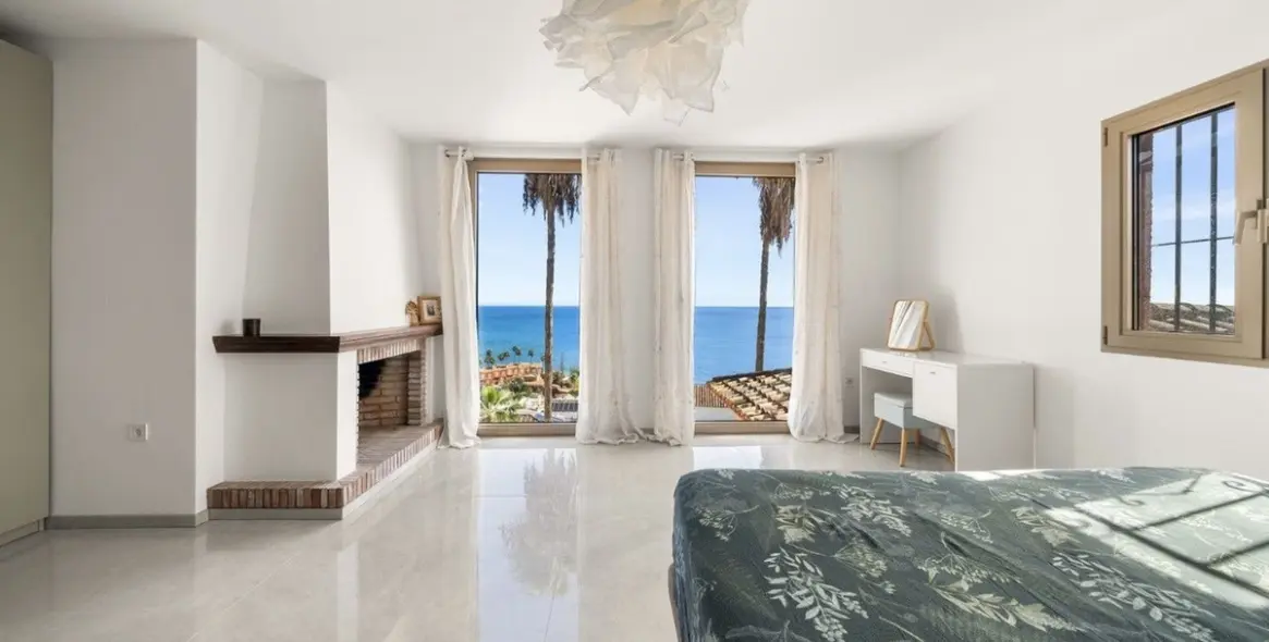 Продажа  отдельно стоящей виллы в Estepona 22