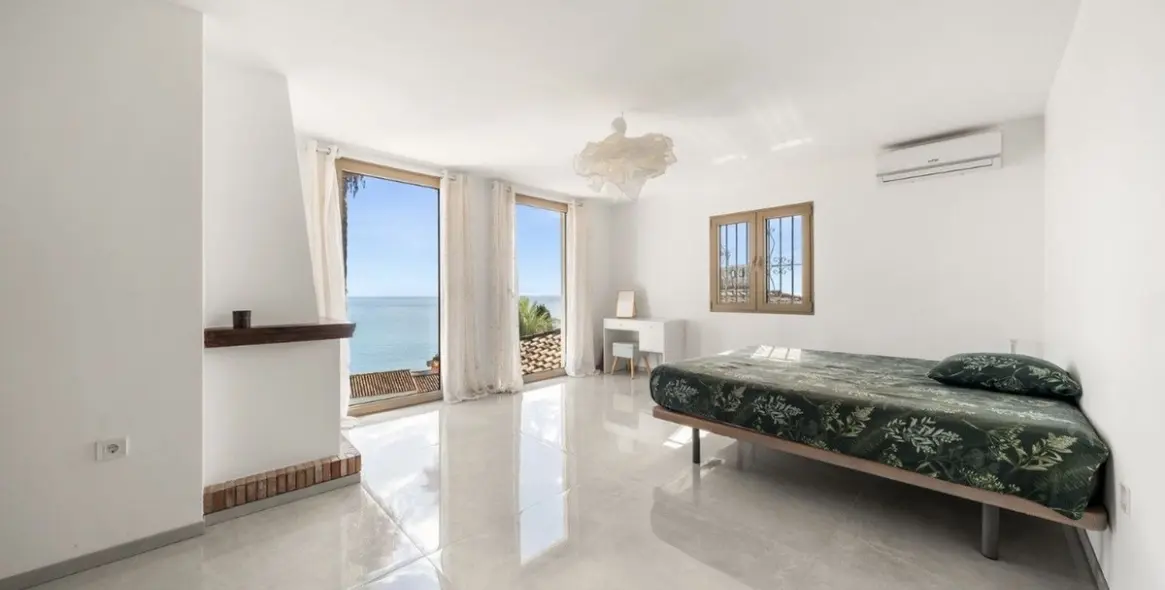 Продажа  отдельно стоящей виллы в Estepona 23