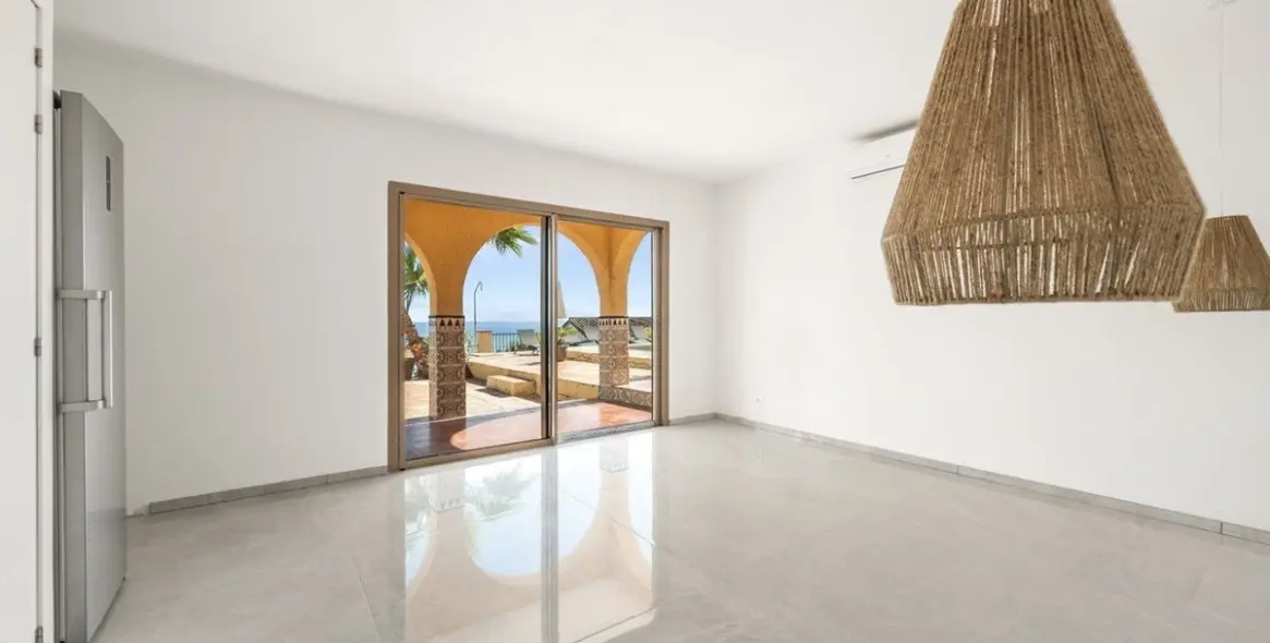 Продажа  отдельно стоящей виллы в Estepona 24