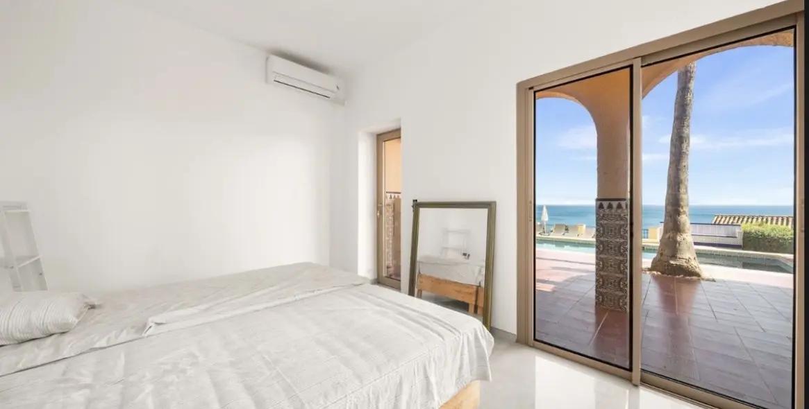 Продажа  отдельно стоящей виллы в Estepona 30