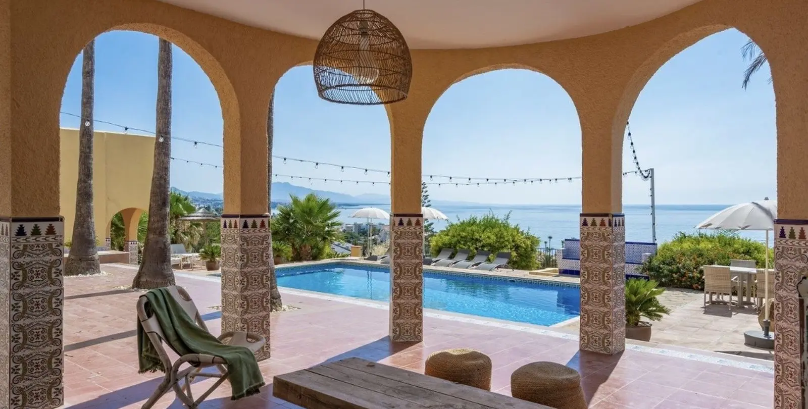 Продажа  отдельно стоящей виллы в Estepona 5
