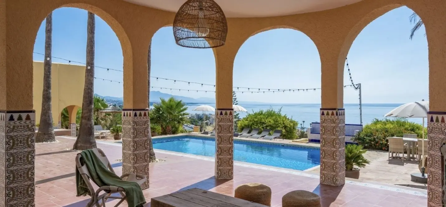 Продажа  отдельно стоящей виллы в Estepona 4