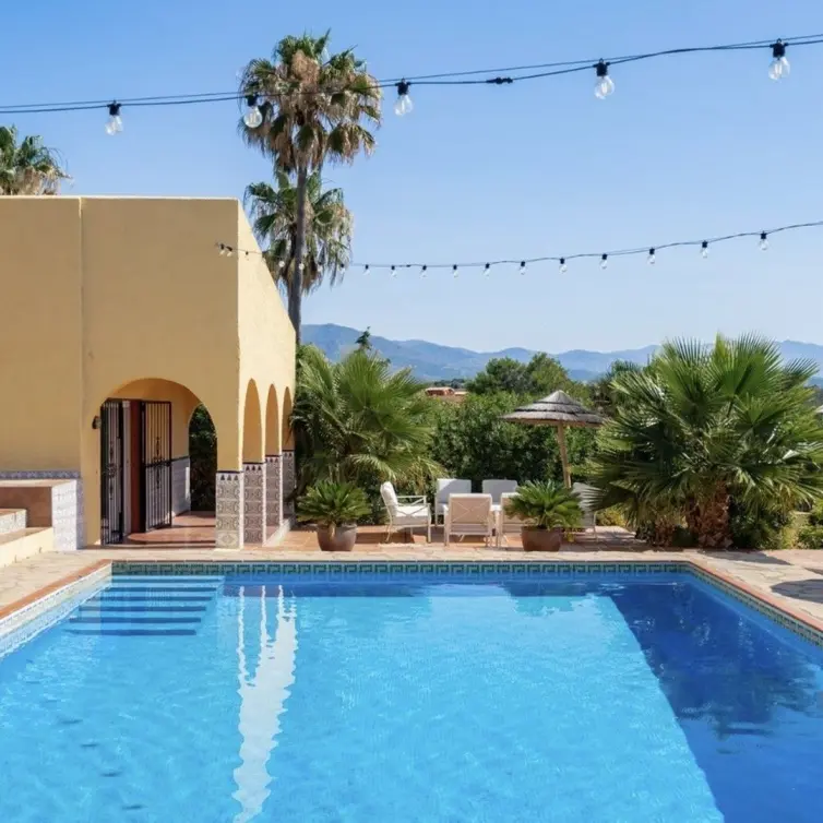 Продажа  отдельно стоящей виллы в Estepona