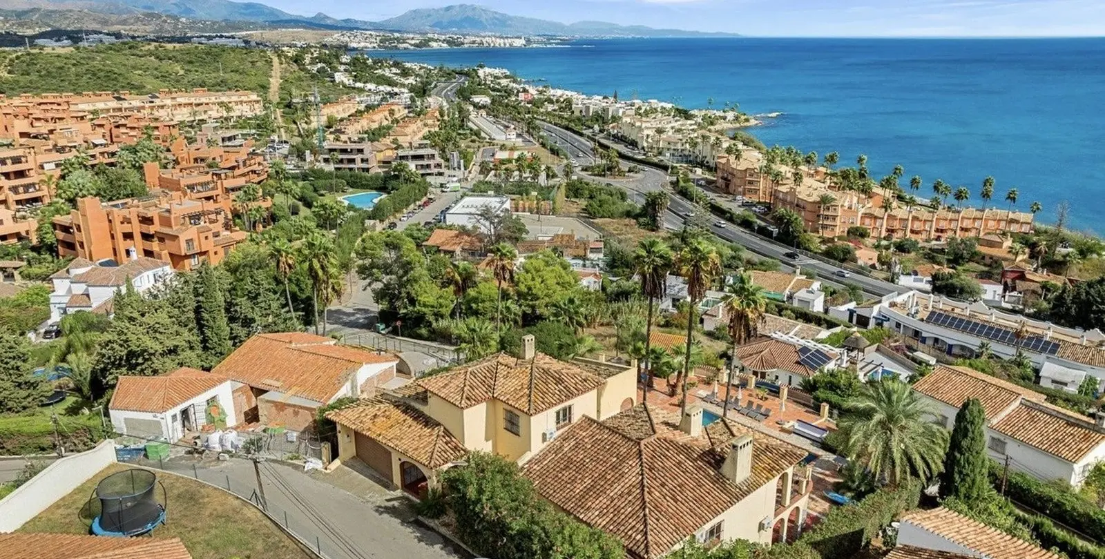 Продажа  отдельно стоящей виллы в Estepona 9