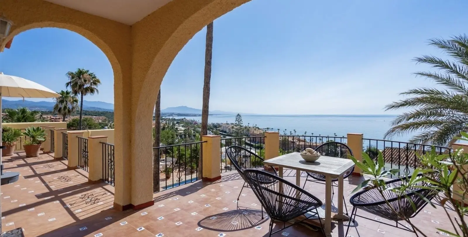 Продажа  отдельно стоящей виллы в Estepona 10