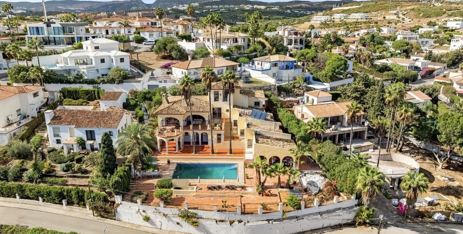 Продажа  отдельно стоящей виллы в Estepona 29