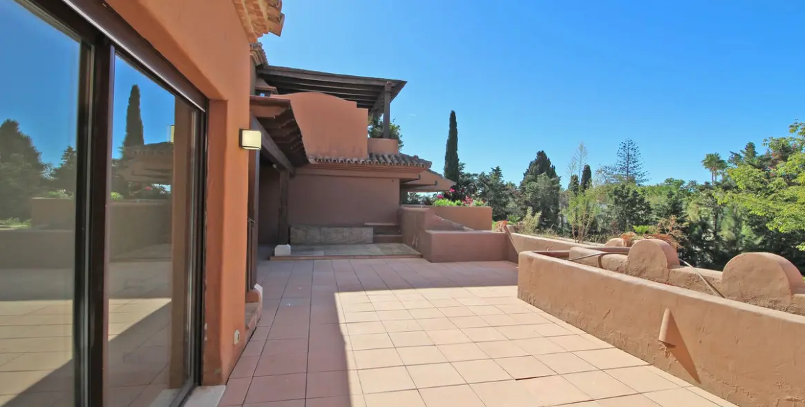 Sale of penthouse in Guadalmina Baja 4