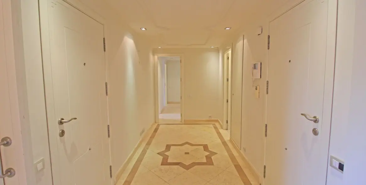 Sale of penthouse in Guadalmina Baja 9