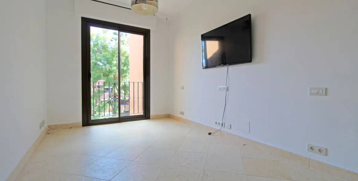 Sale of penthouse in Guadalmina Baja 11