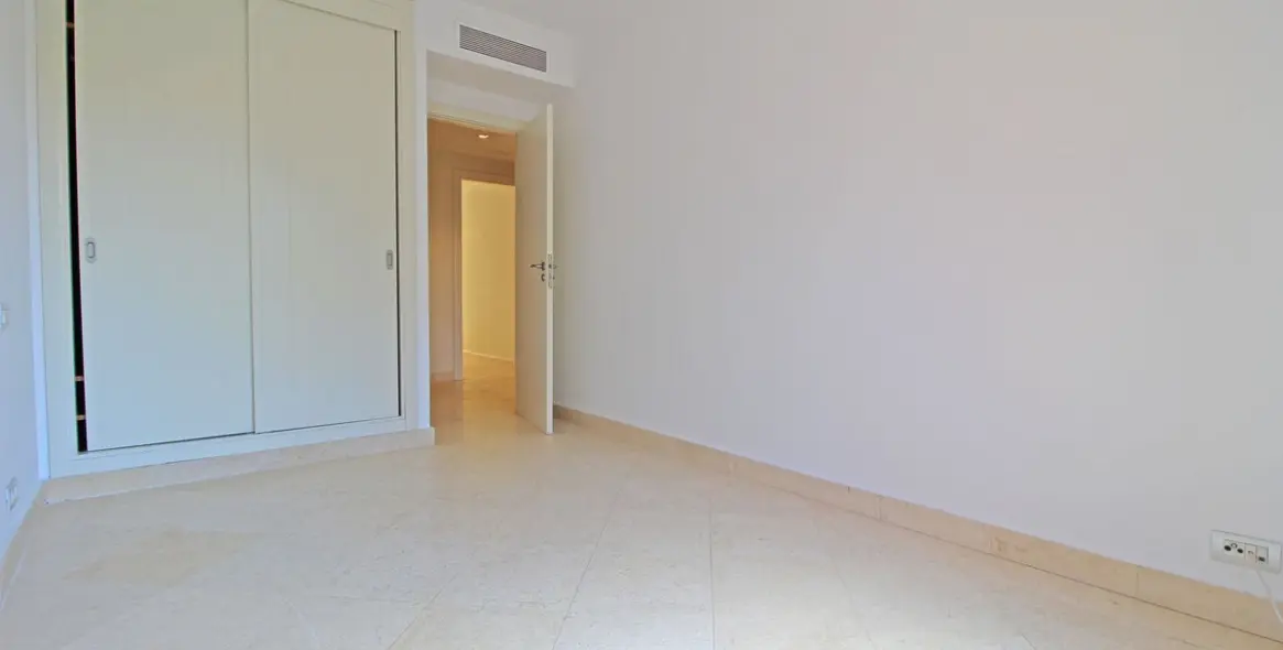 Sale of penthouse in Guadalmina Baja 12