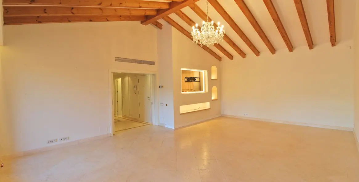 Sale of penthouse in Guadalmina Baja 13