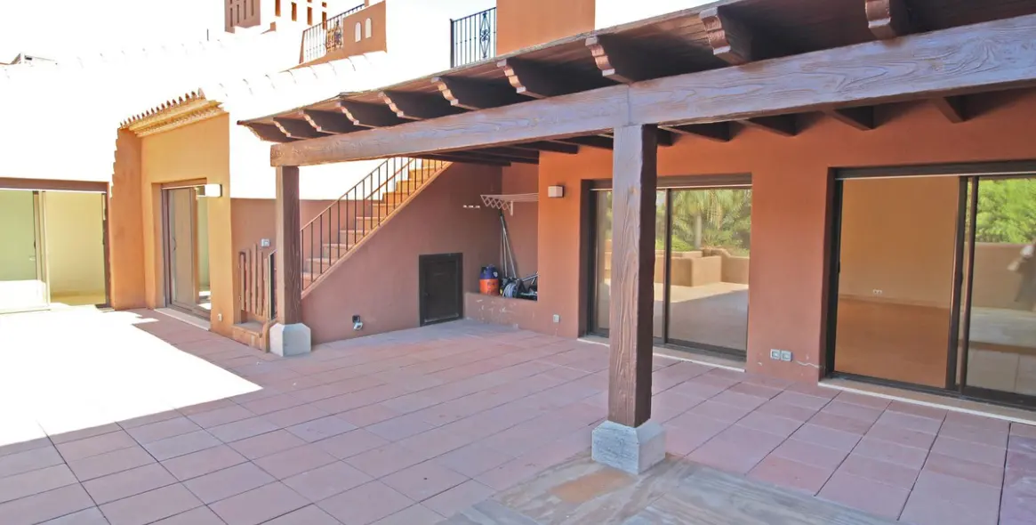 Sale of penthouse in Guadalmina Baja 15