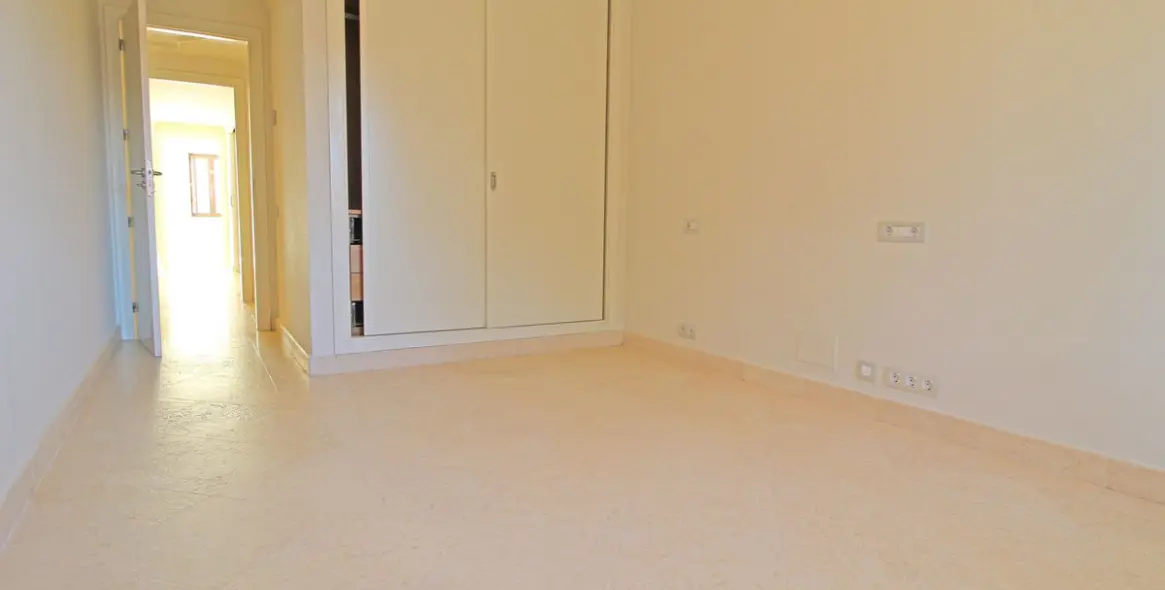 Sale of penthouse in Guadalmina Baja 18