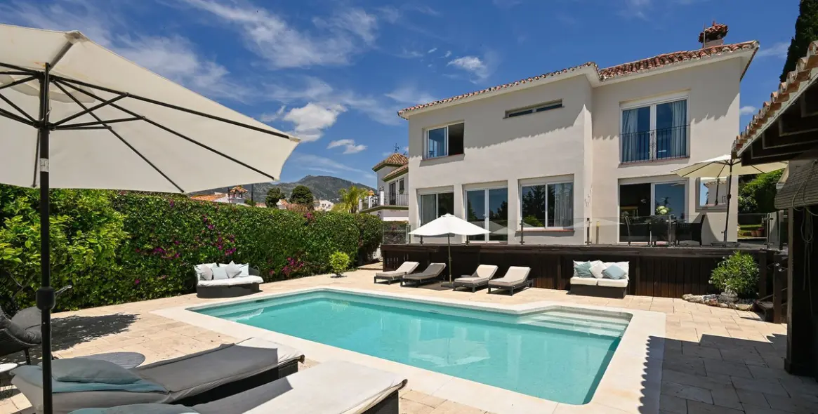 Venta de villa independiente en Marbella East (distrito Río Real) 1