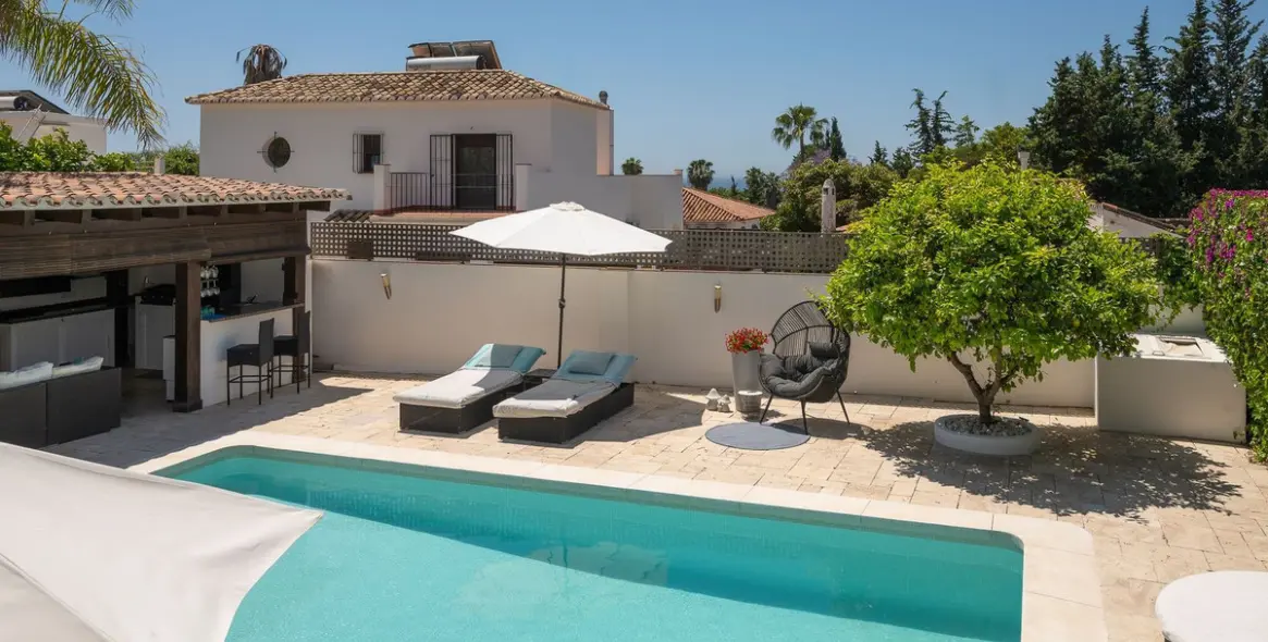 Продажа  отдельно стоящей виллы в Río Real 12