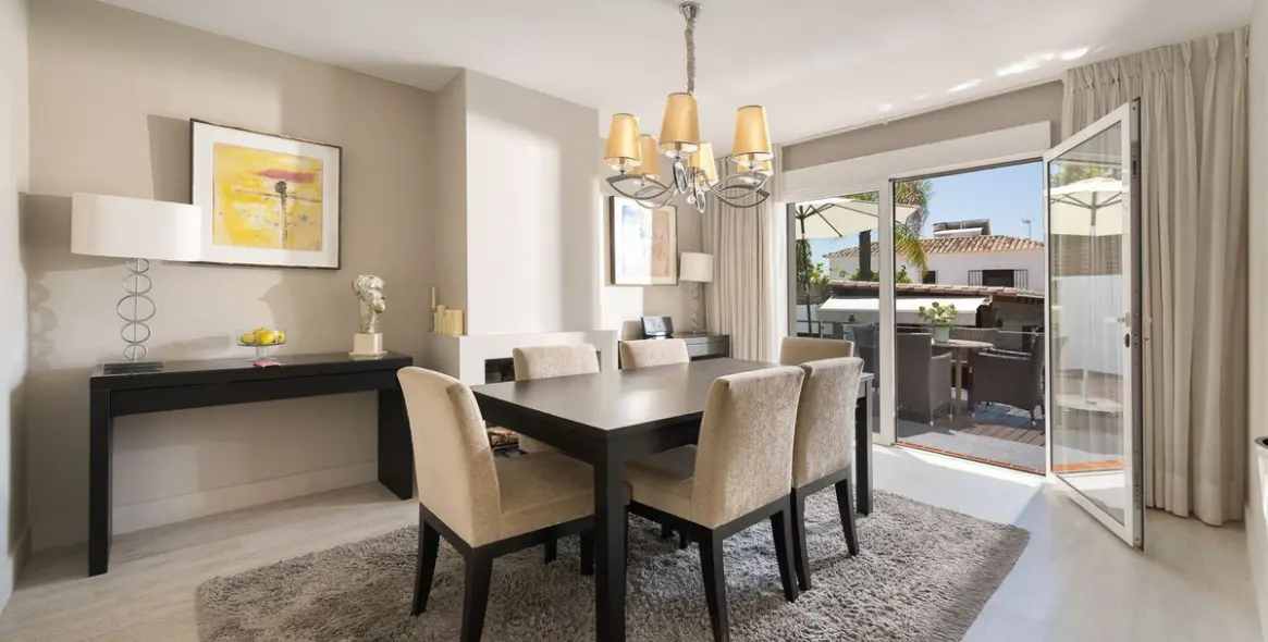 Sale of detached villa in Río Real 22