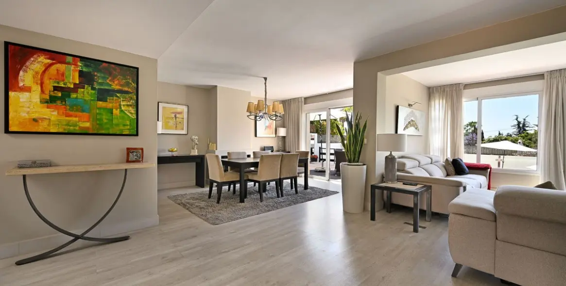 Sale of detached villa in Río Real 24