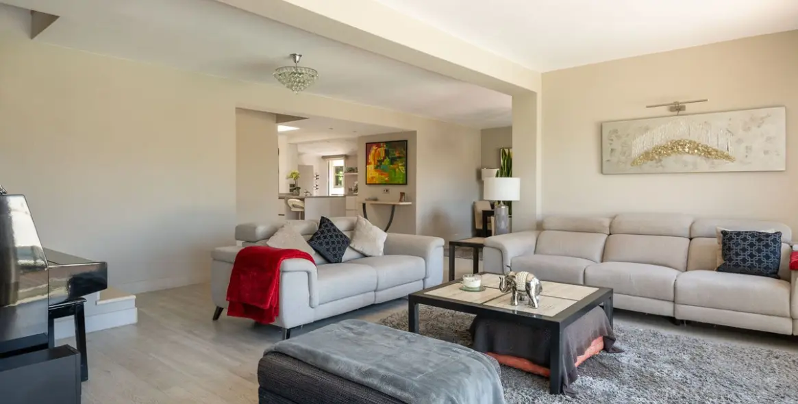 Sale of detached villa in Río Real 25