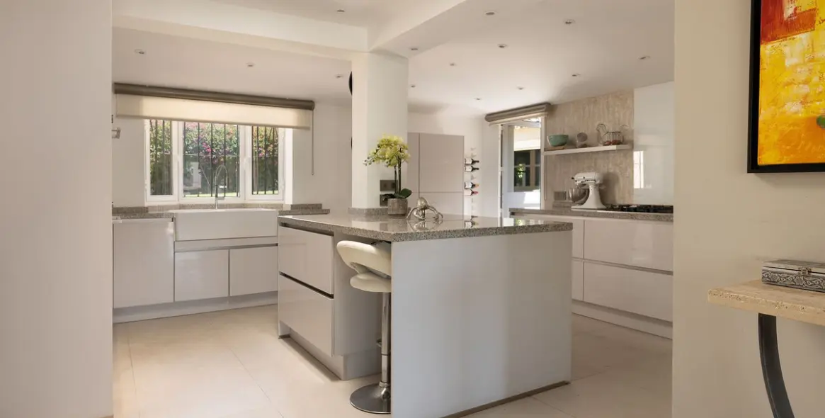 Sale of detached villa in Río Real 26