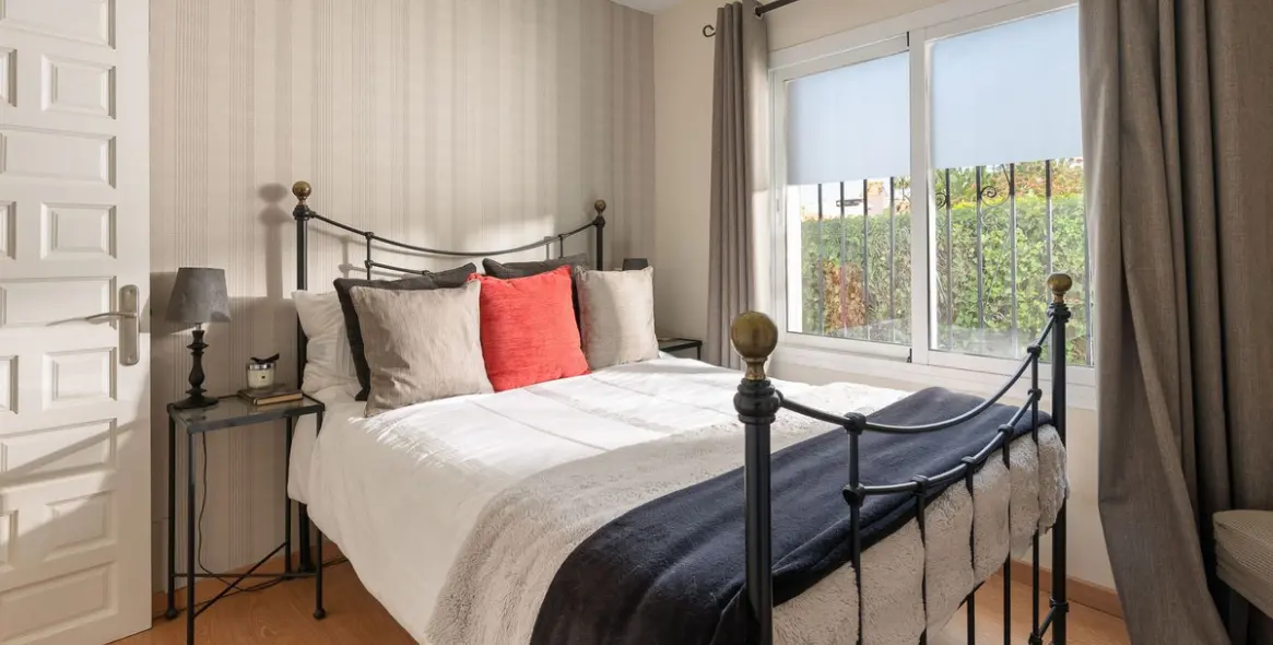 Sale of detached villa in Río Real 28