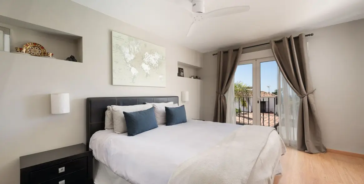 Sale of detached villa in Río Real 31