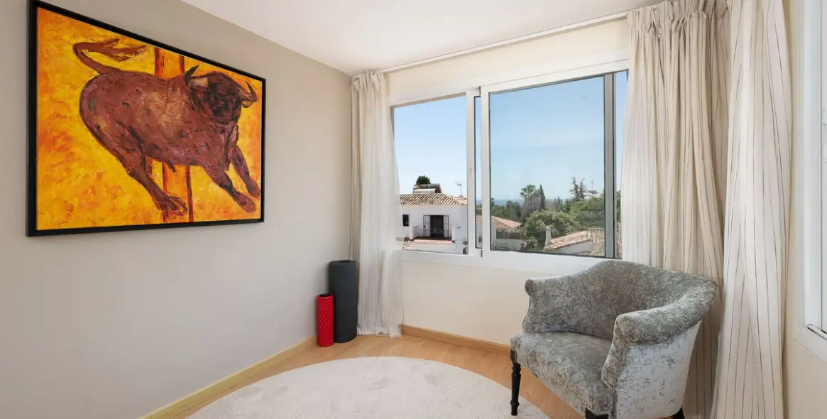 Sale of detached villa in Río Real 32