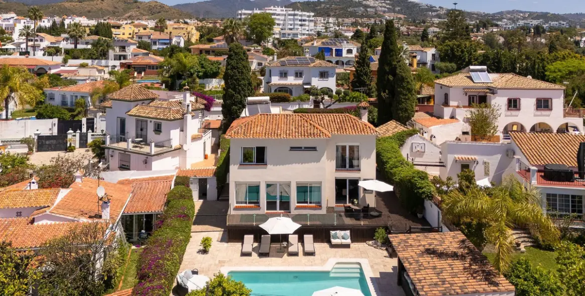 Sale of detached villa in Río Real 39