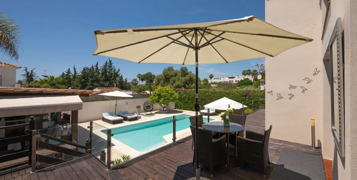 Sale of detached villa in Río Real 40