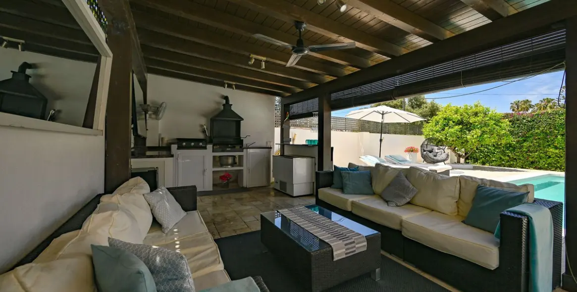 Sale of detached villa in Río Real 42