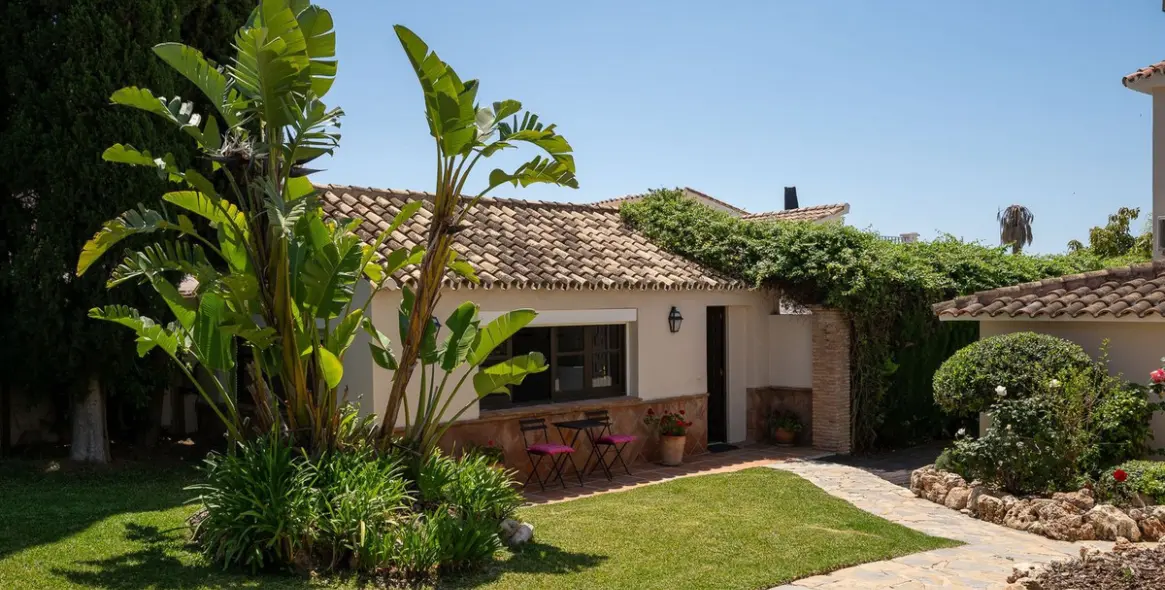 Sale of detached villa in Río Real 46