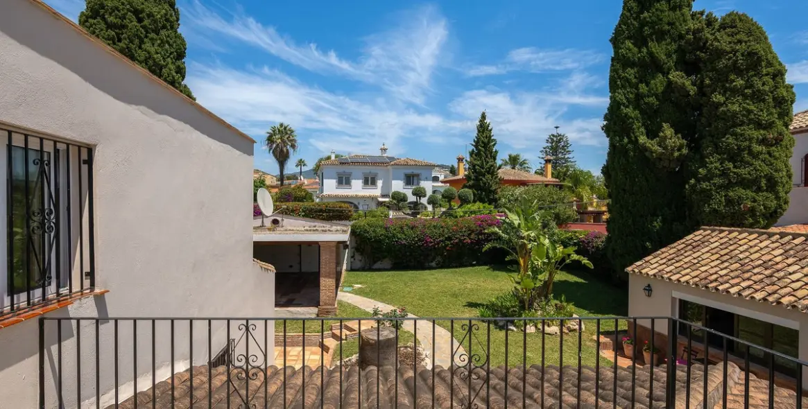 Sale of detached villa in Río Real 47