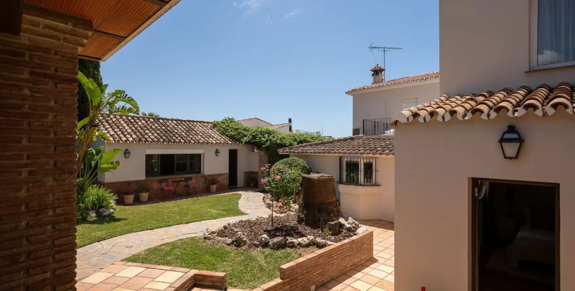 Sale of detached villa in Río Real 48