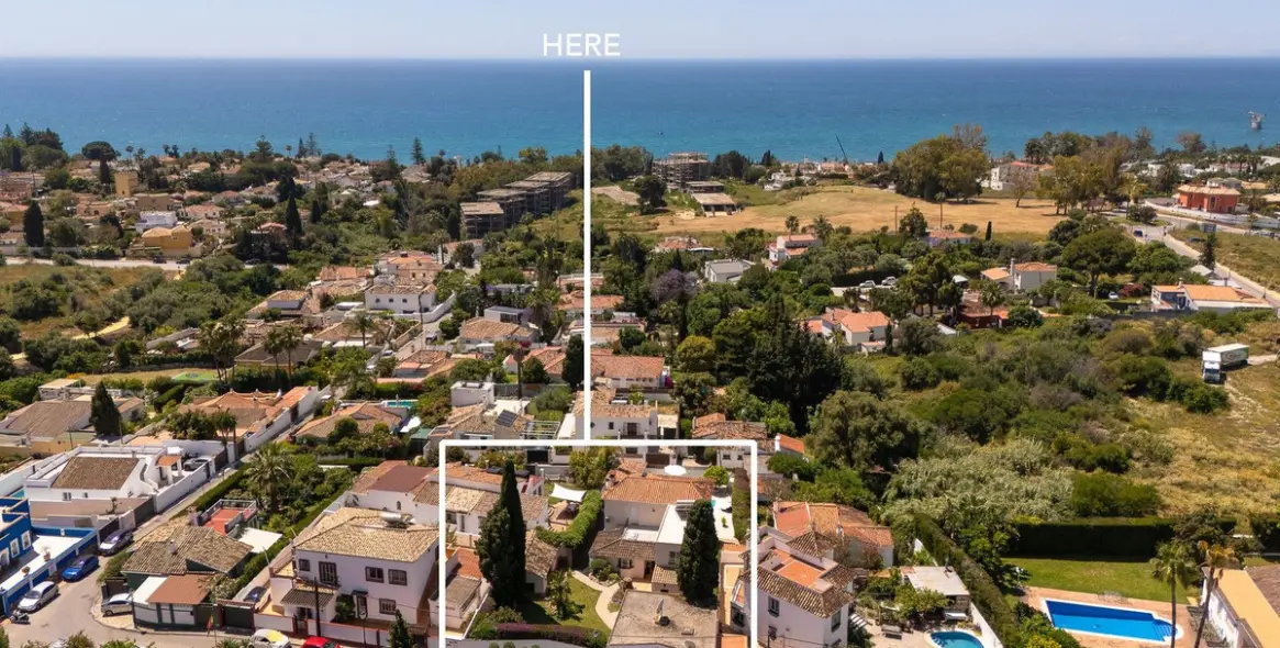 Sale of detached villa in Río Real 50