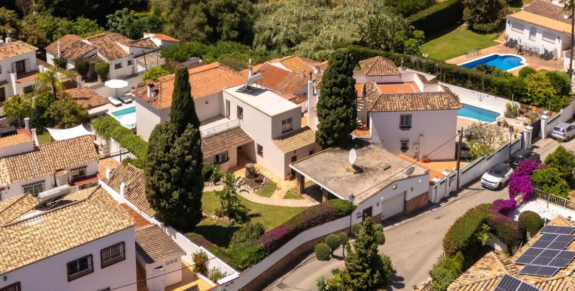 Sale of detached villa in Río Real 52