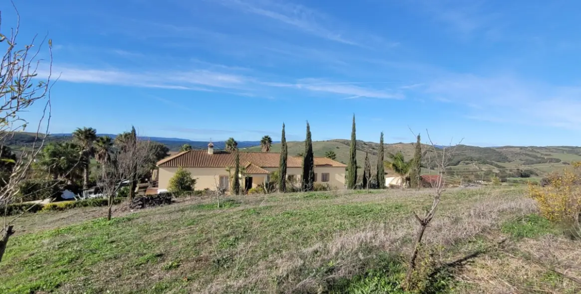 Продажа  отдельно стоящей виллы в San Martín de Tesorillo 1