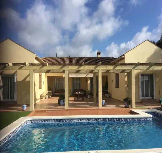 Продажа  отдельно стоящей виллы в San Martín de Tesorillo