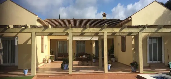 Продажа  отдельно стоящей виллы в San Martín de Tesorillo 2