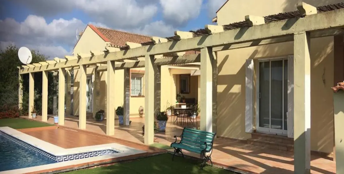 Продажа  отдельно стоящей виллы в San Martín de Tesorillo 4