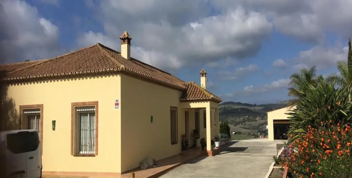 Продажа  отдельно стоящей виллы в San Martín de Tesorillo 6