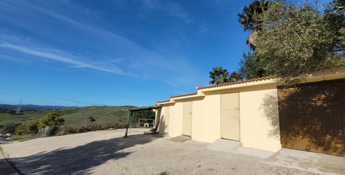 Продажа  отдельно стоящей виллы в San Martín de Tesorillo 10