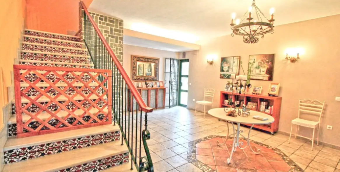 Продажа  отдельно стоящей виллы в Marbella East (район Elviria) 5