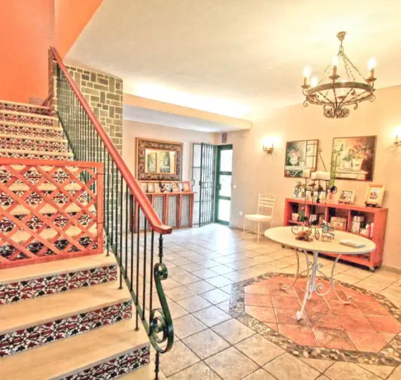 Oтдельно стоящая вилла R3834694