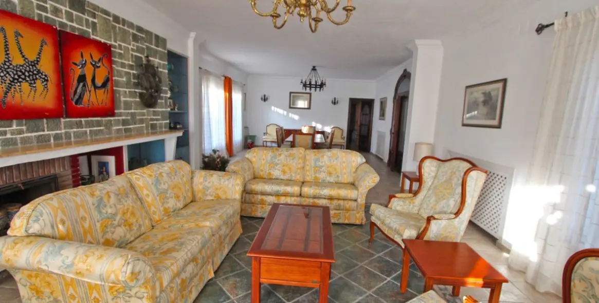 Продажа  отдельно стоящей виллы в Marbella East (район Elviria) 6