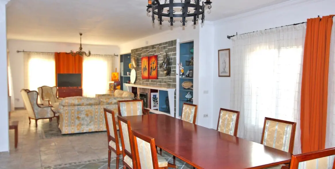 Продажа  отдельно стоящей виллы в Marbella East (район Elviria) 7